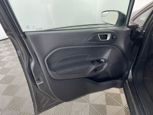 Used 2015 Ford Fiesta SE image 12