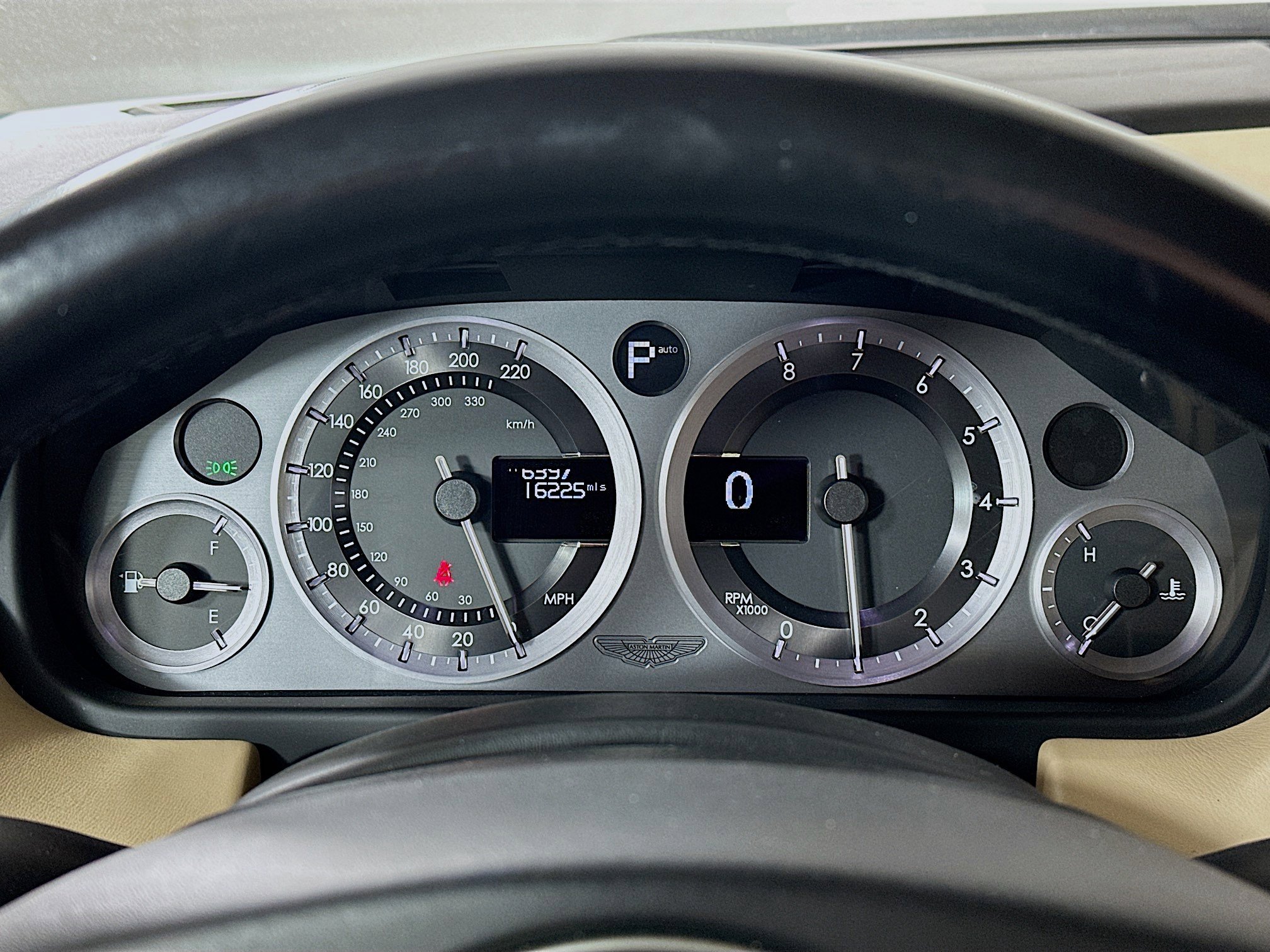 Used 2015 Aston Martin DB9 Volante image 12