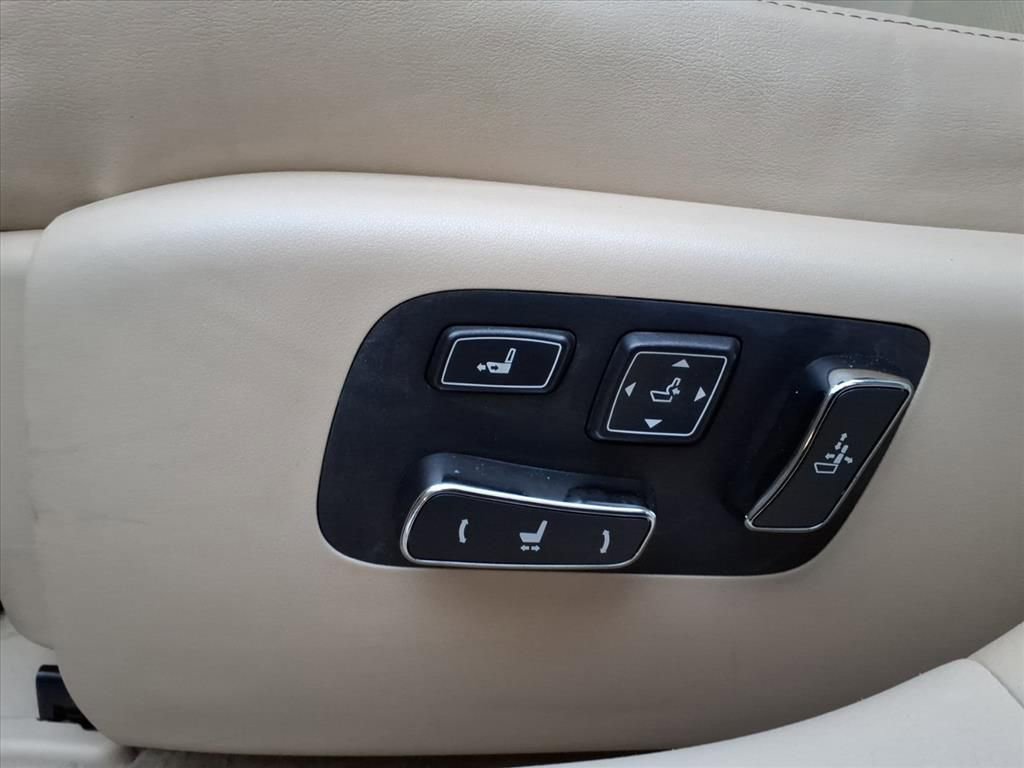 Used 2014 Lexus LS 460 w/ Comfort Package image 15