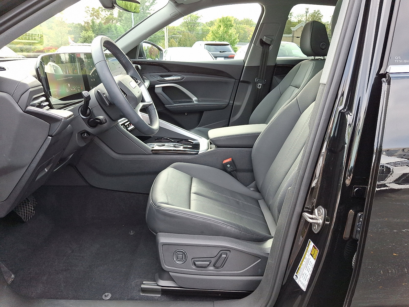 Used 2025 Audi Q5 Premium image 14