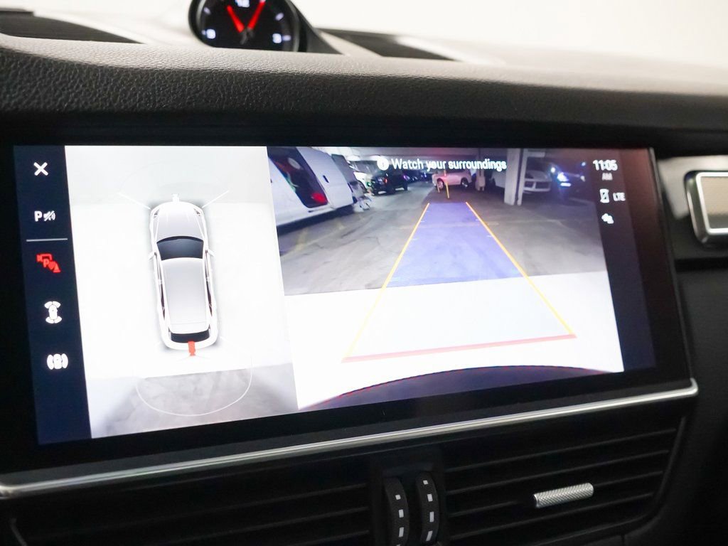 Certified 2023 Porsche Cayenne Platinum Edition image 31