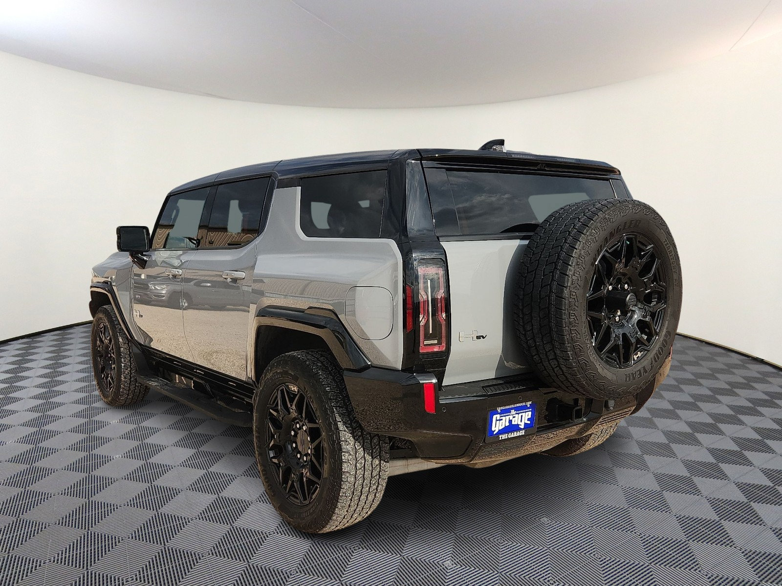 Used 2025 GMC Hummer EV 2X w/ LPO, Cargo Utility Package AWD/4WD image 3