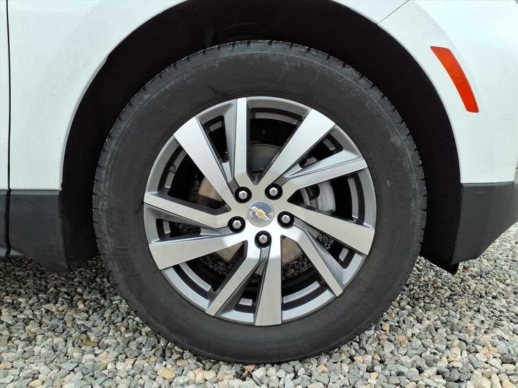 Used 2023 Chevrolet Equinox Premier image 11
