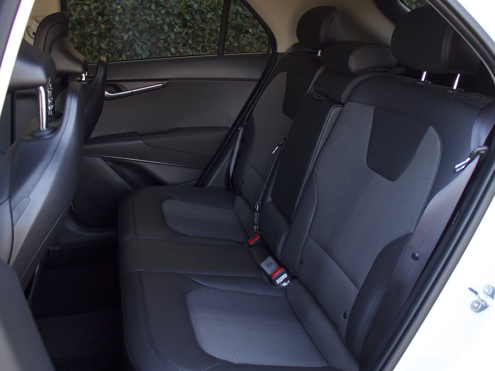 Used 2025 Kia Niro EX FWD image 18