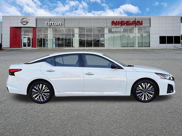 Certified 2025 Nissan Altima 2.5 SV FWD image 3
