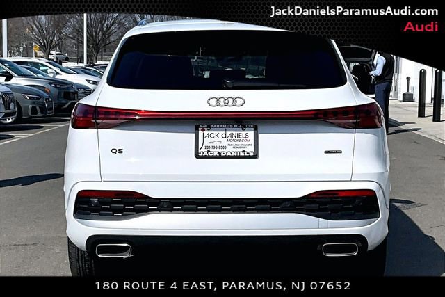 Used 2025 Audi Q5 Premium w/ Convenience Package image 4