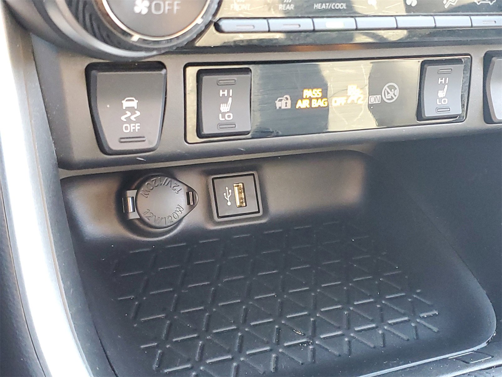 Certified 2024 Toyota RAV4 XLE image 30