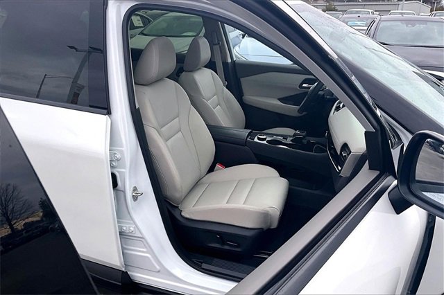 Certified 2025 Nissan Rogue SL w/ SL Premium Package image 30