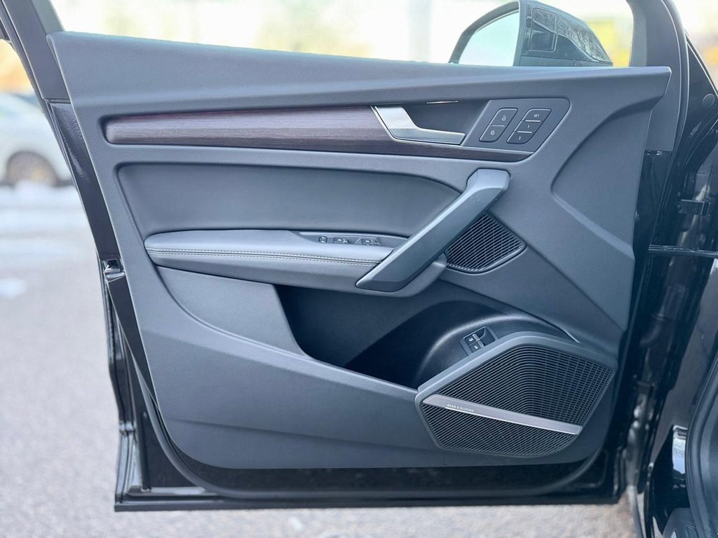 Used 2024 Audi Q5 e Prestige w/ Prestige Package image 12