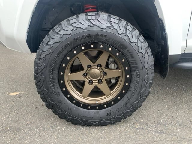 Used 2020 Toyota 4Runner TRD Off-Road Premium AWD/4WD image 10