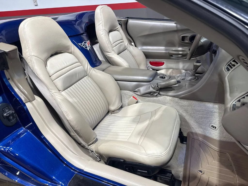 Used 2004 Chevrolet Corvette Convertible w/ Preferred Equipment Group RWD image 16