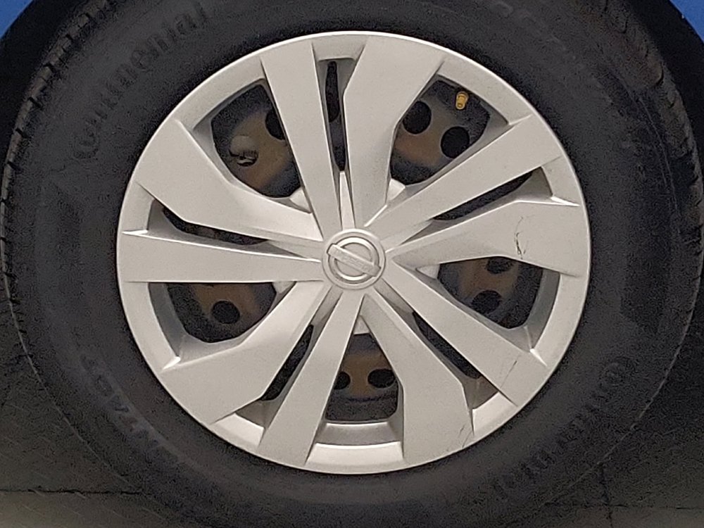 Used 2020 Nissan Versa S FWD image 31