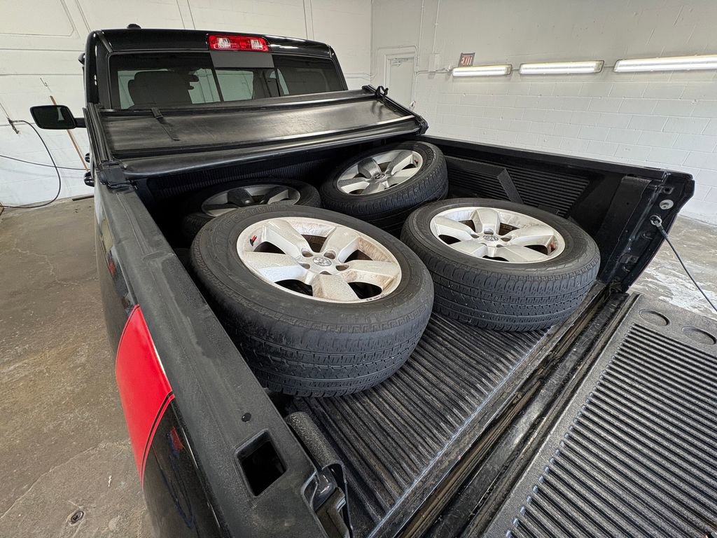 Used 2018 RAM 1500 Classic SLT image 35