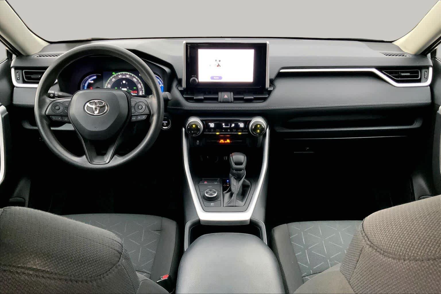 Used 2024 Toyota RAV4 XLE AWD/4WD image 31