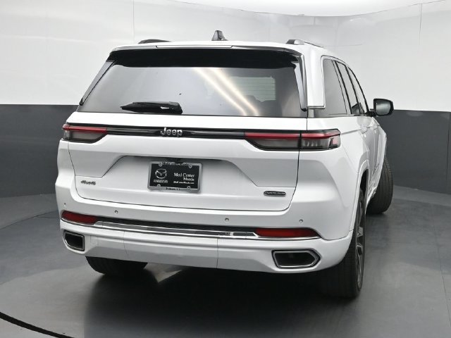 Used 2024 Jeep Grand Cherokee Overland w/ Trailer Tow Package AWD/4WD image 3