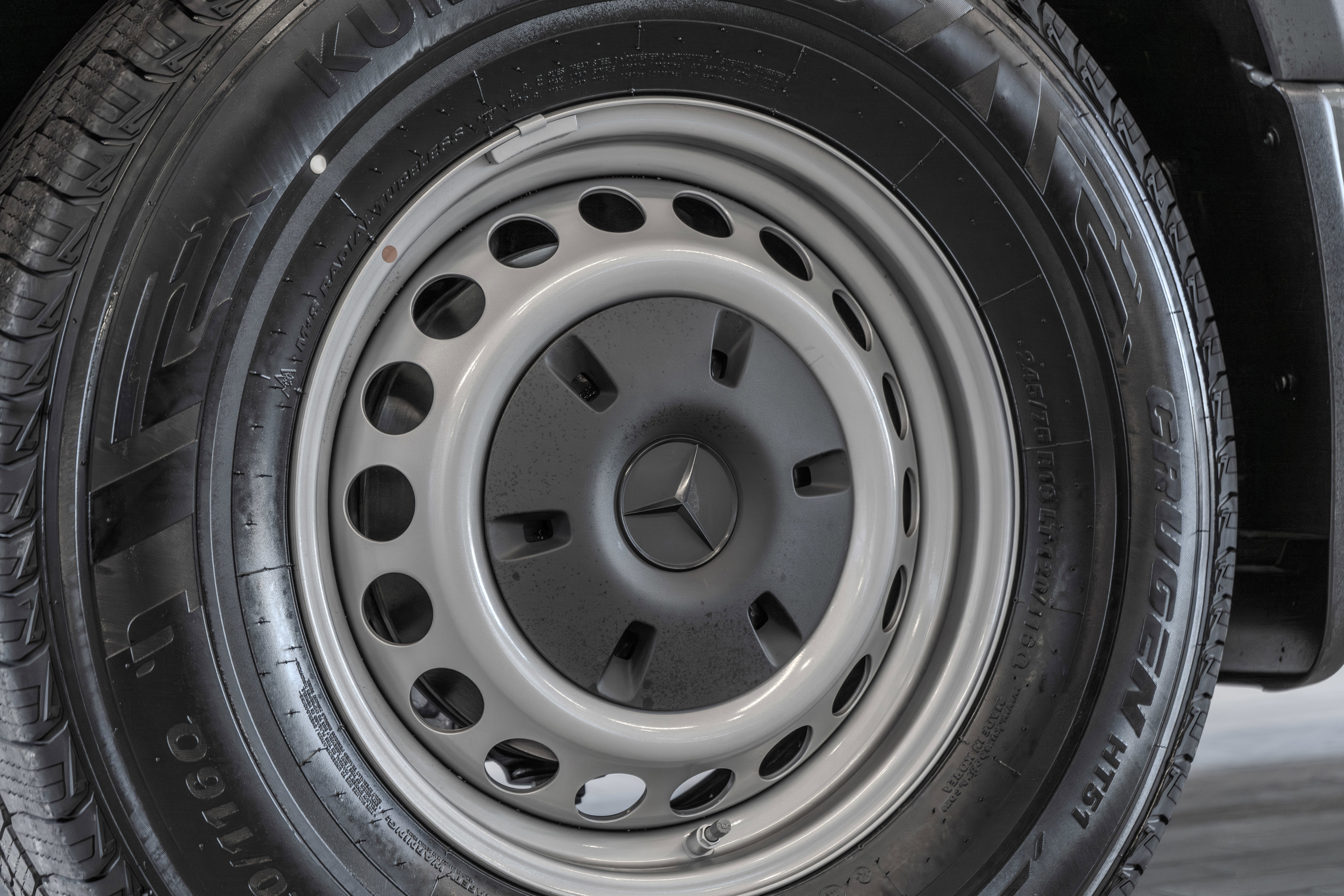 Used 2025 Mercedes-Benz Sprinter 2500 image 32