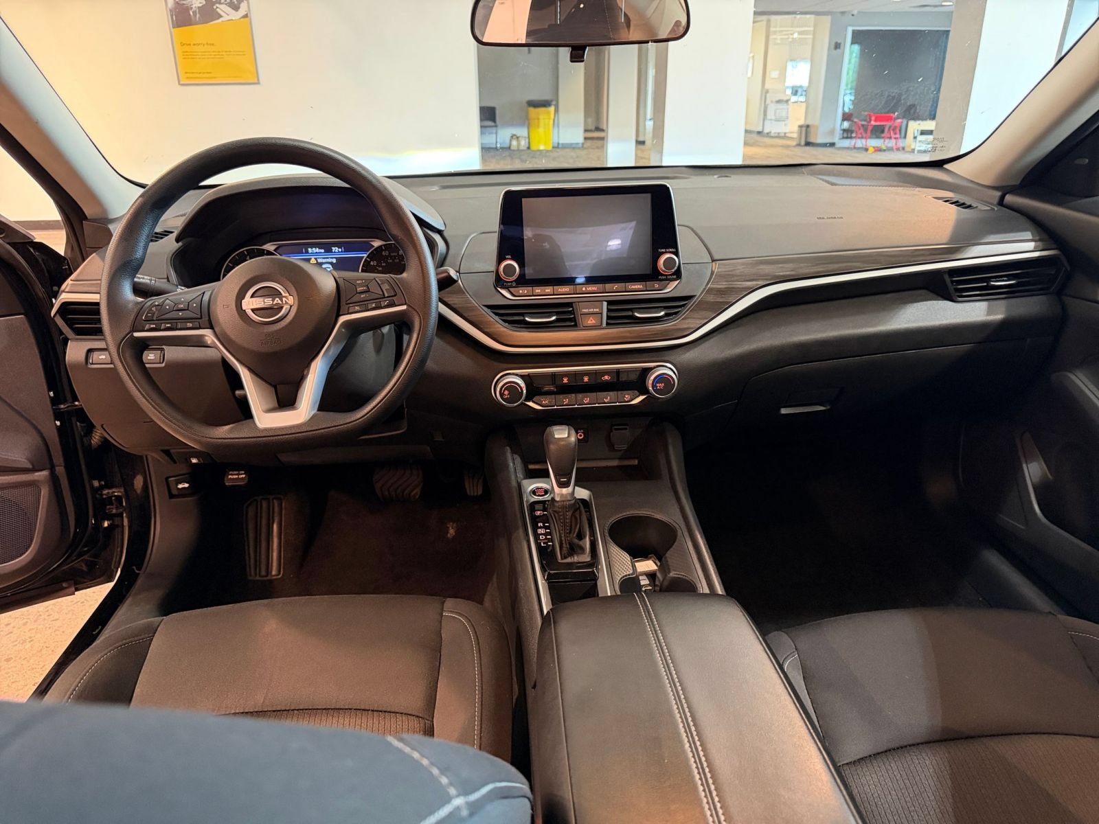 Used 2025 Nissan Altima 2.5 SV FWD image 32