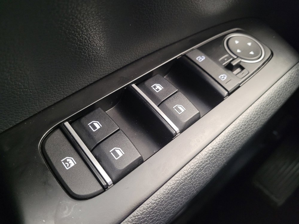 Used 2025 Kia Soul LX FWD image 27