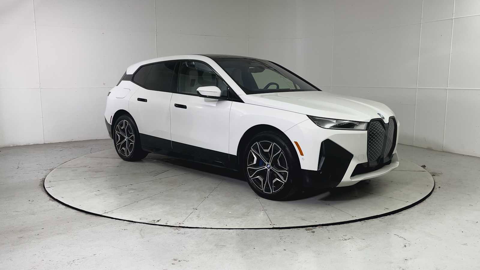 Certified 2023 BMW iX xDrive50 w/ Premium Package image 8