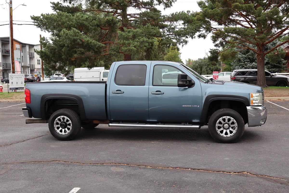 Used 2009 Chevrolet Silverado 2500 LTZ w/ LTZ Plus Package AWD/4WD image 3