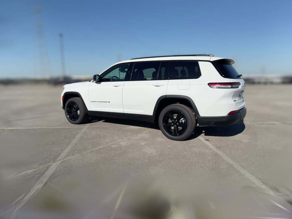 New 2025 Jeep Grand Cherokee L Limited w/ Black Appearance Package image 7