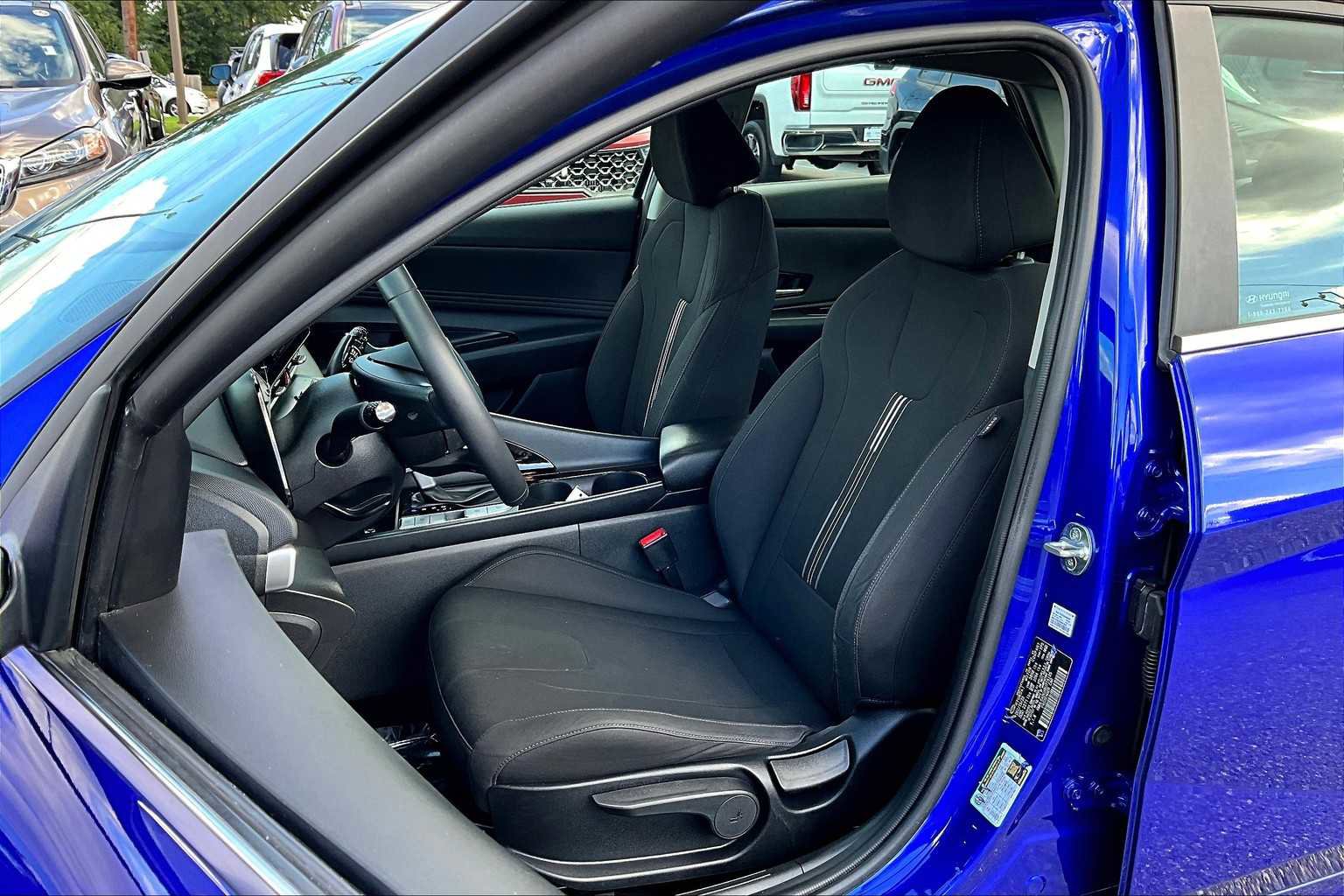 Used 2024 Hyundai Elantra SEL w/ Convenience Package image 7