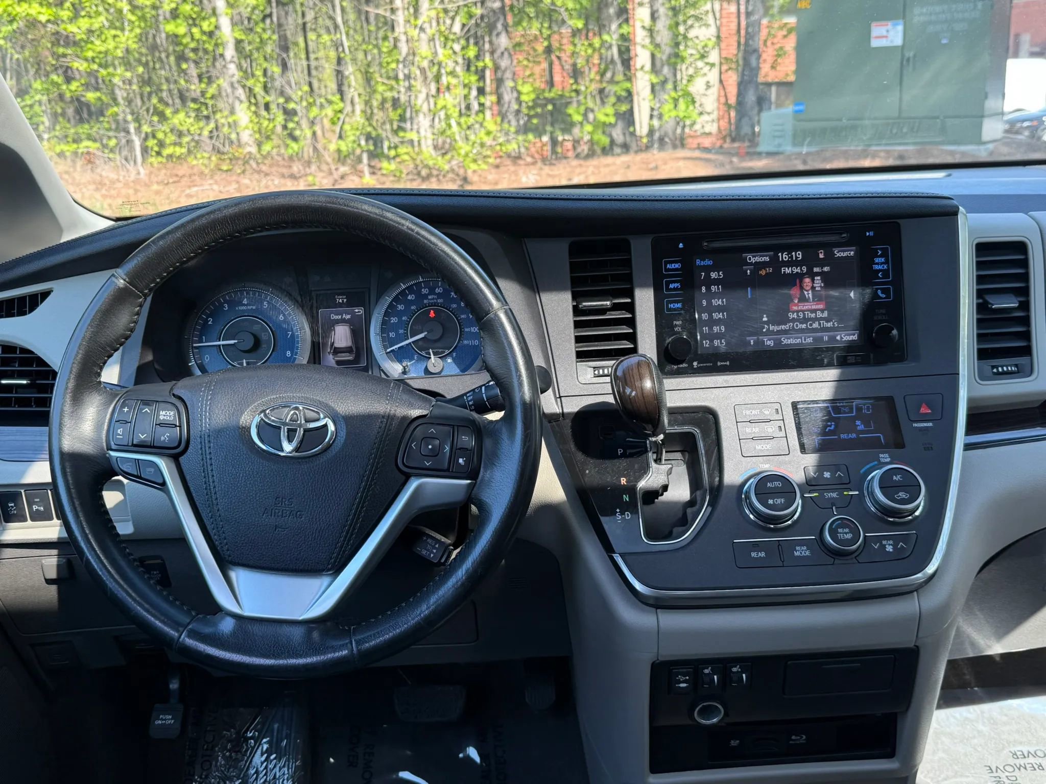Used 2016 Toyota Sienna XLE Premium FWD image 20