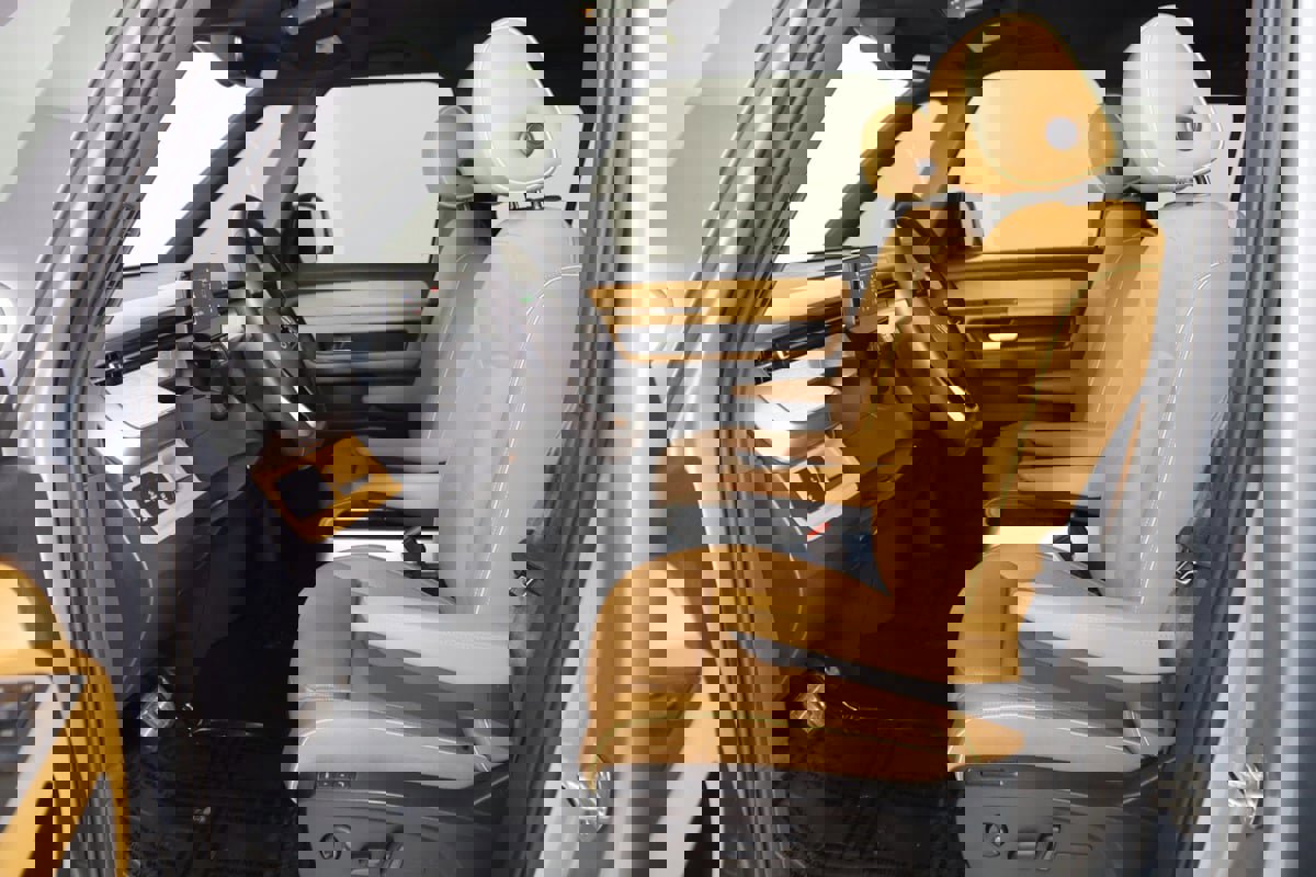 Used 2025 Volkswagen ID. Buzz Pro S image 11