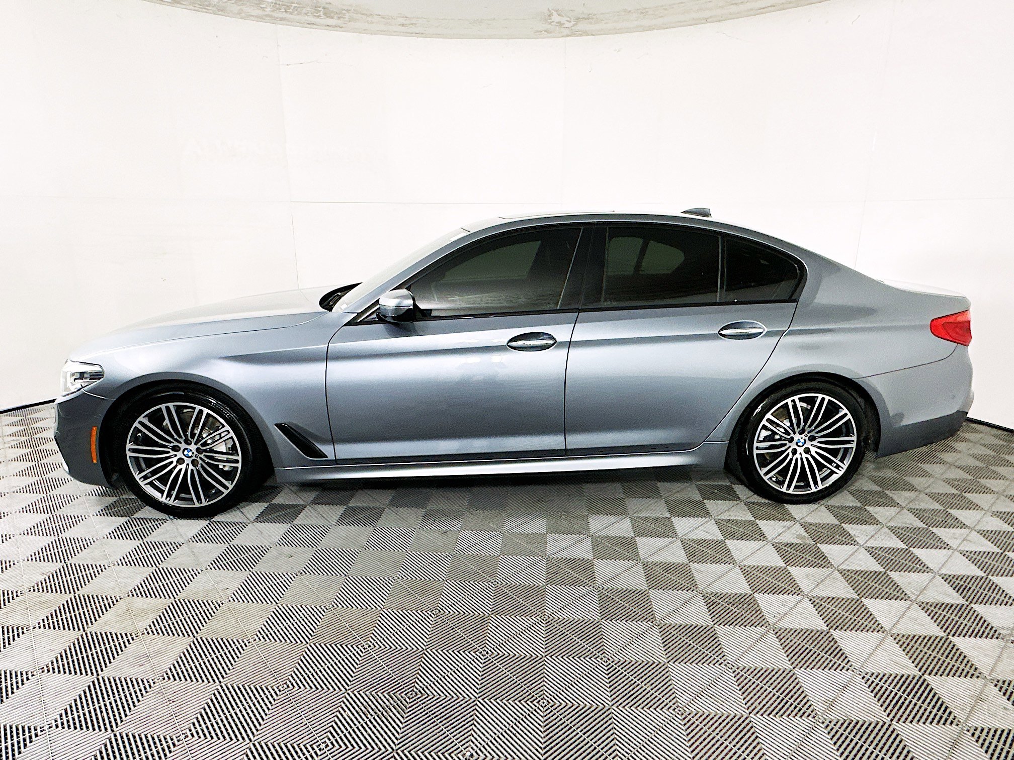 Used 2017 BMW 530i RWD image 6