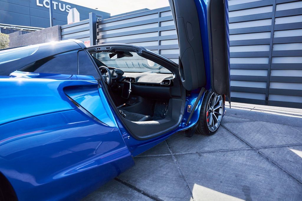 Used 2025 McLaren Artura Spider RWD image 34