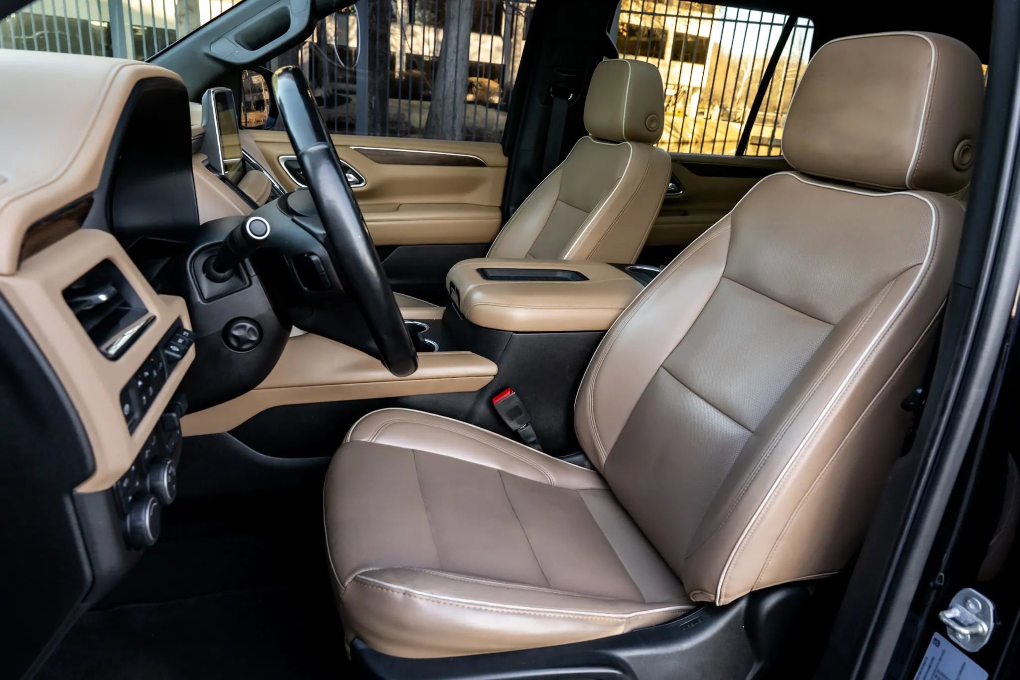 Used 2021 Chevrolet Tahoe Premier w/ Premium Package image 11