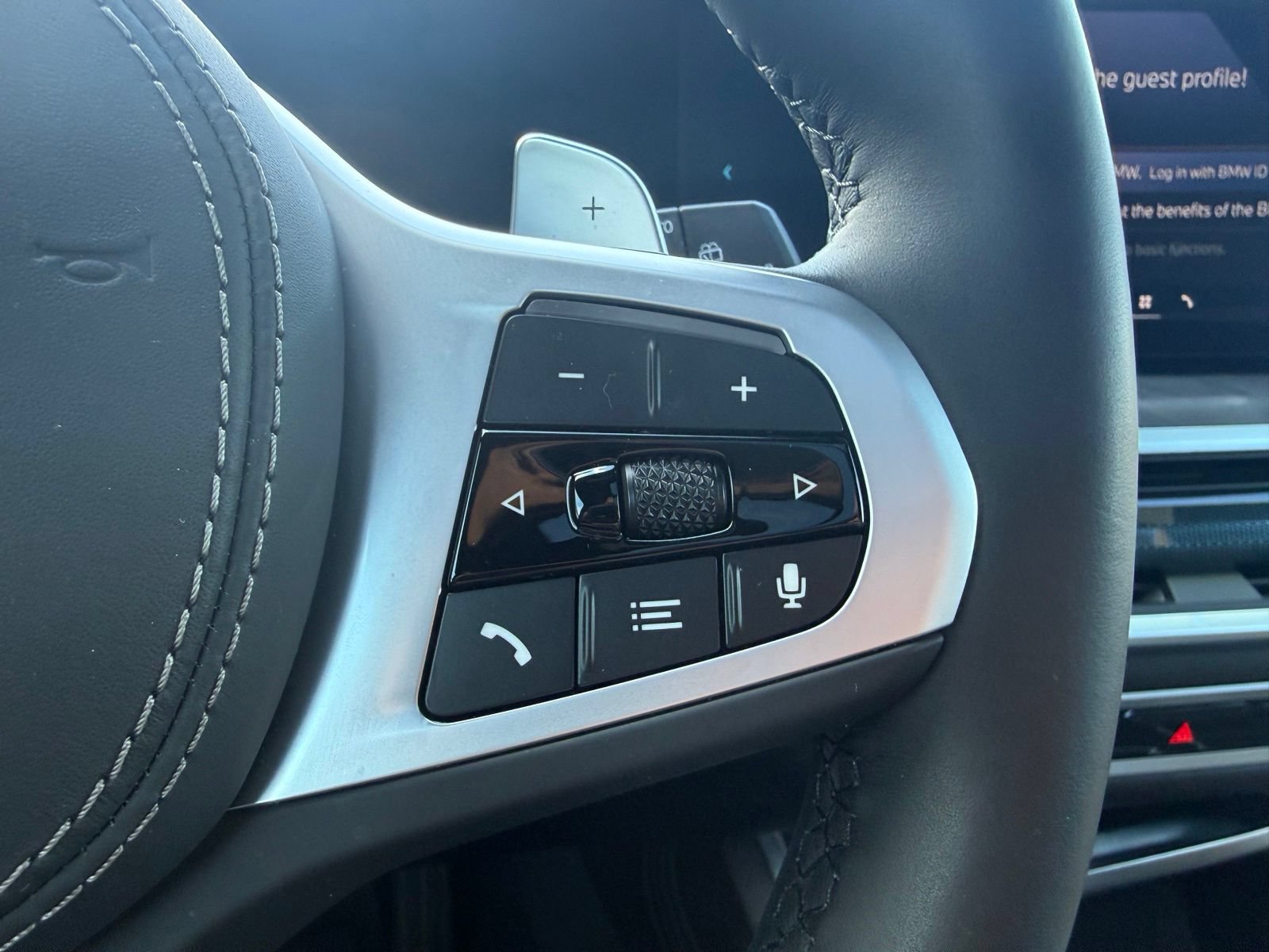 Used 2025 BMW X7 xDrive40i w/ M Sport Package AWD/4WD image 25