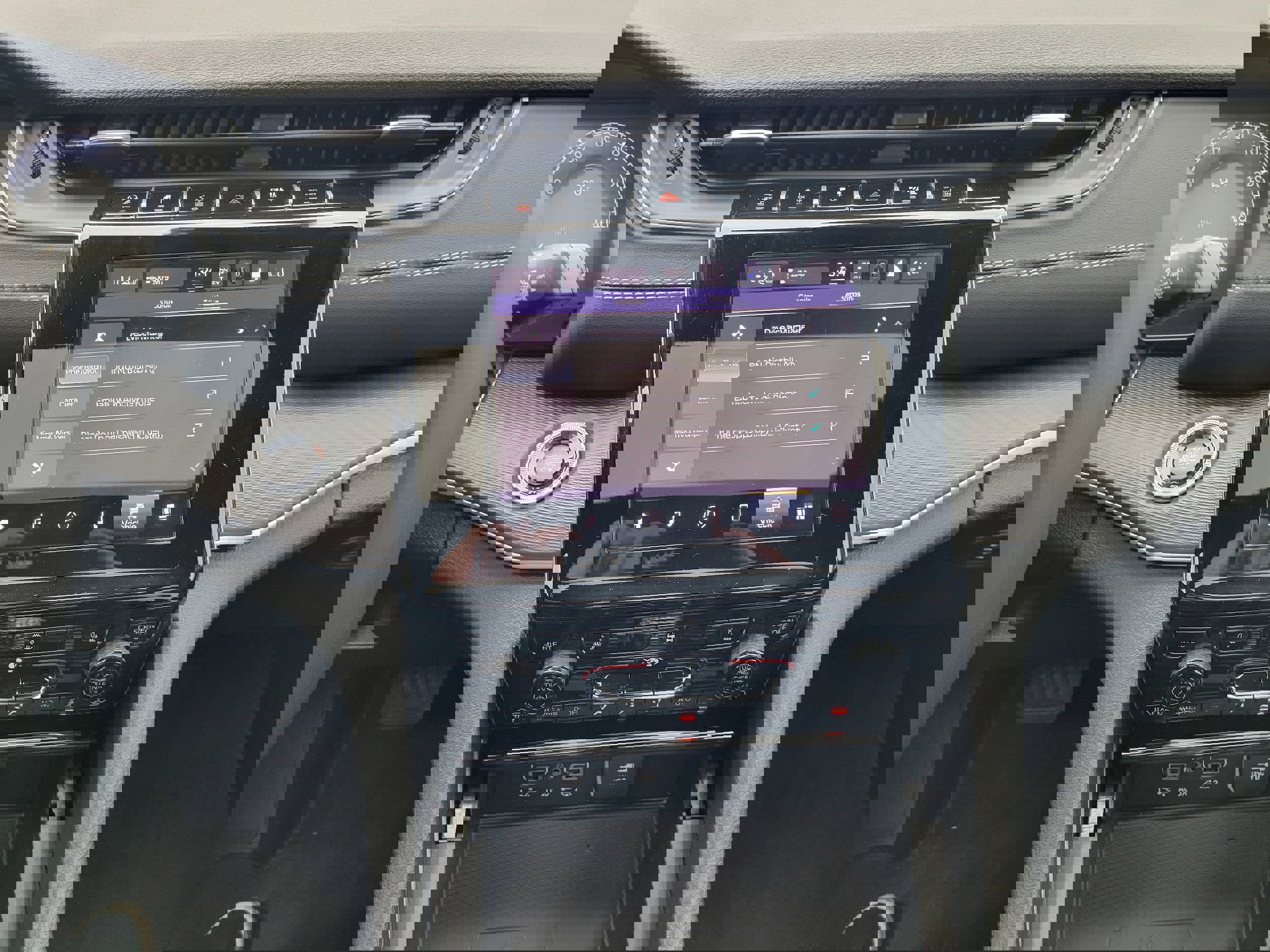 New 2025 Jeep Grand Cherokee L Altitude image 8