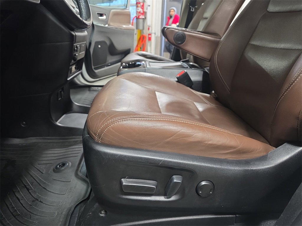 Used 2020 Toyota Sienna Limited Premium image 30