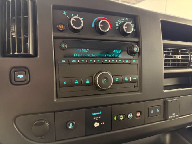Used 2025 GMC Savana 3500 LT w/ LT Preferred Equipment Group RWD image 17