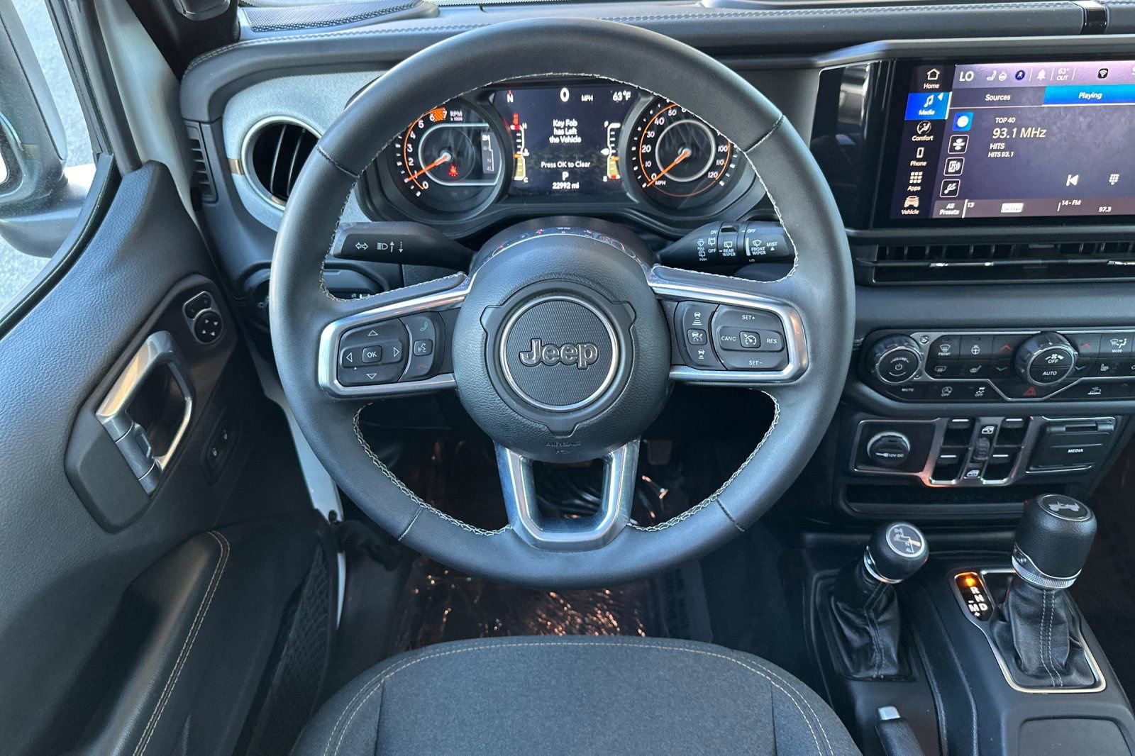 Used 2025 Jeep Wrangler Sahara image 14