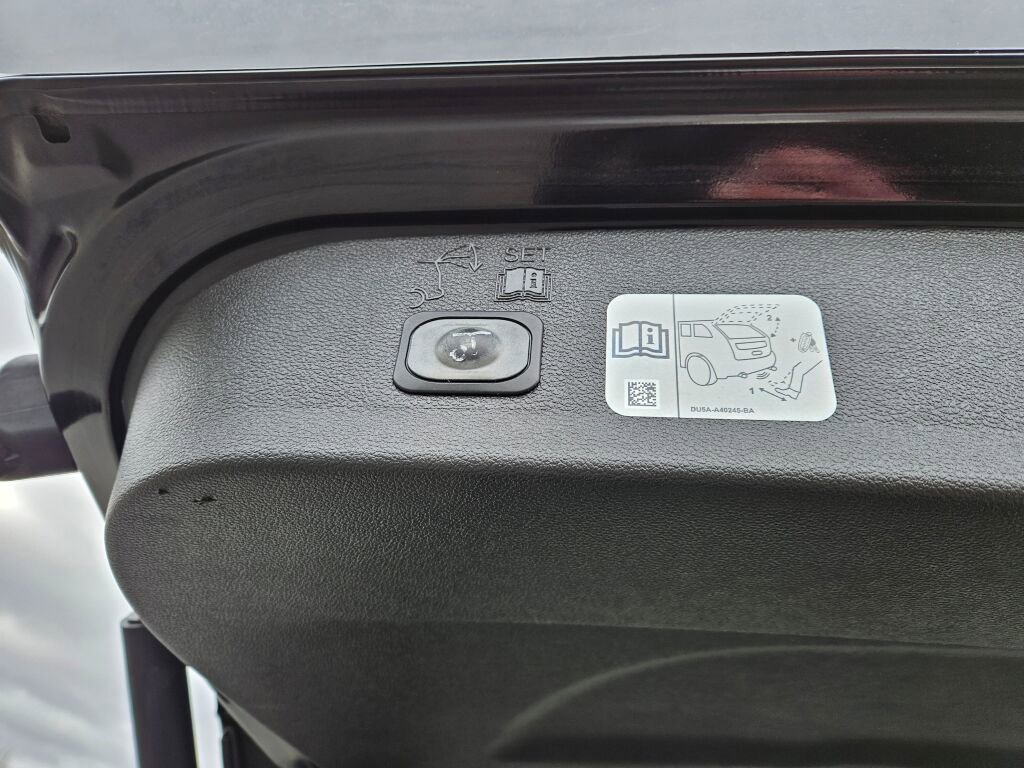 Used 2017 Ford Escape Titanium image 12