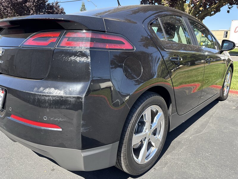 Used 2011 Chevrolet Volt Premium w/ Premium Trim Package FWD image 10