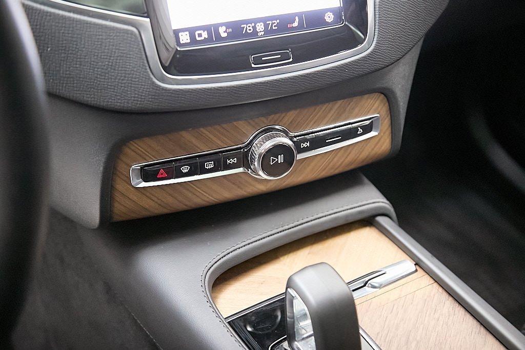 Certified 2024 Volvo XC90 B6 Plus w/ Protection Package image 18