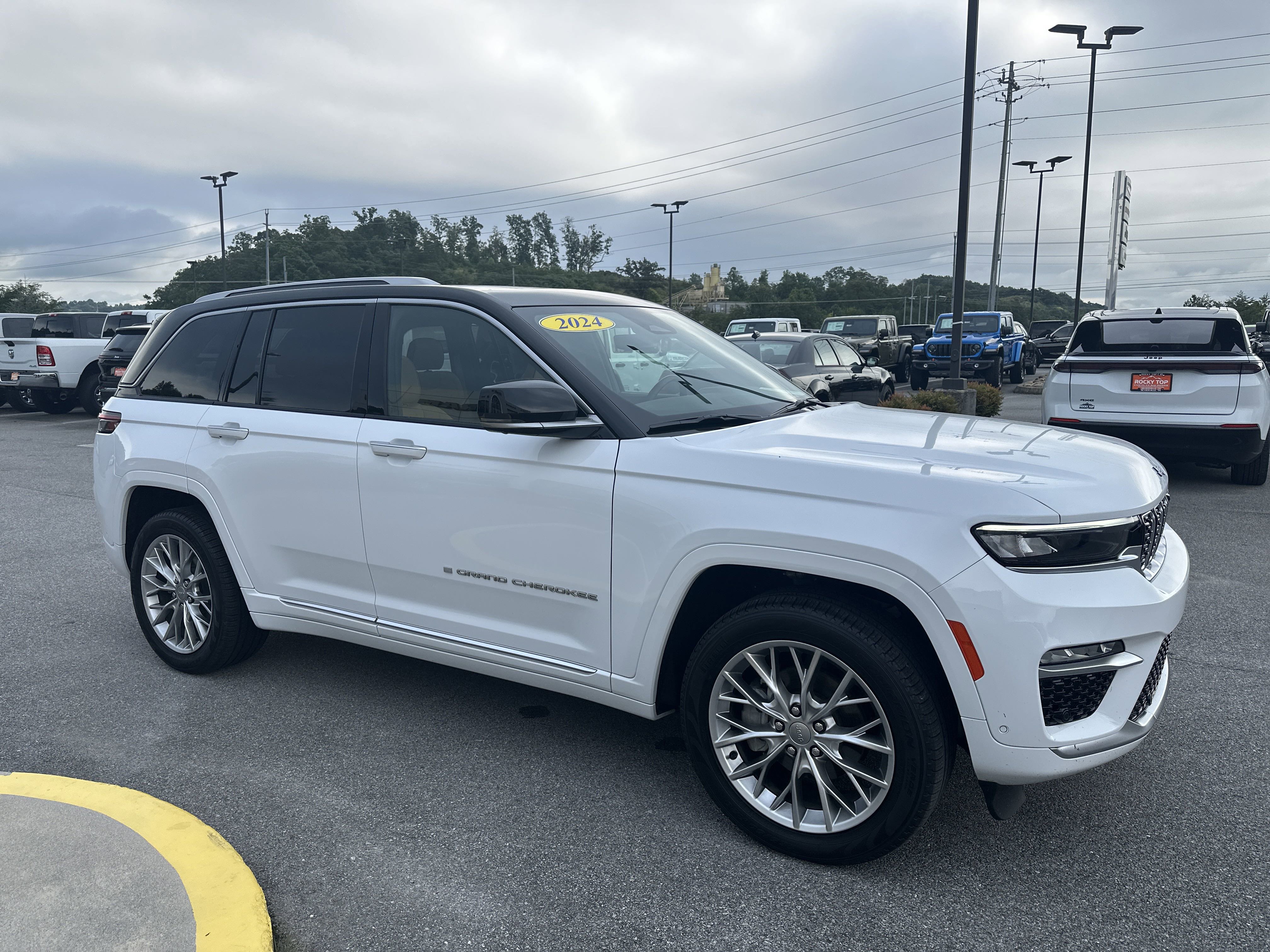 Used 2024 Jeep Grand Cherokee Summit image 5