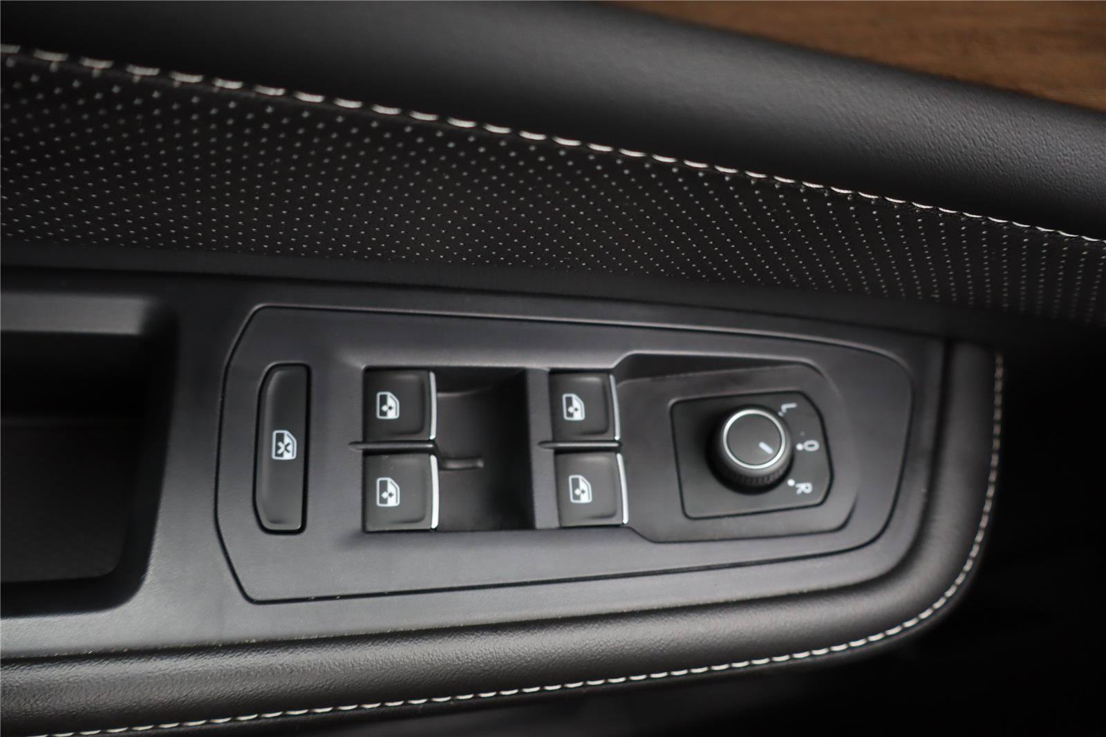 Certified 2024 Volkswagen Atlas SE AWD/4WD image 13