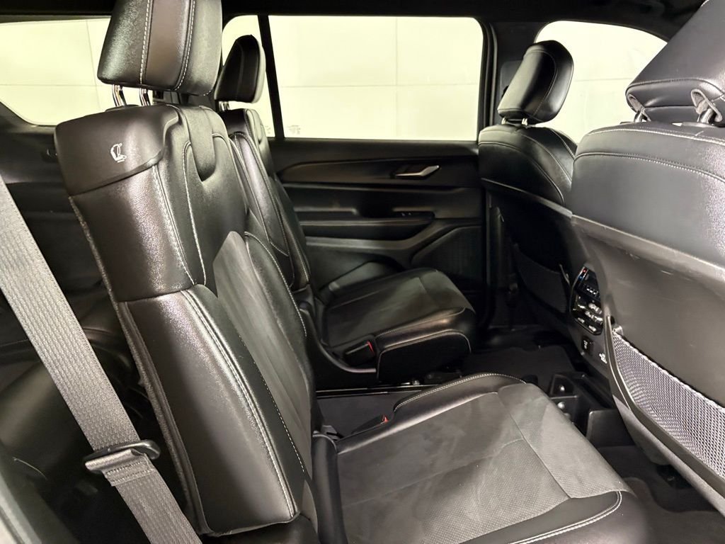 Used 2023 Jeep Grand Cherokee L Laredo AWD/4WD image 16