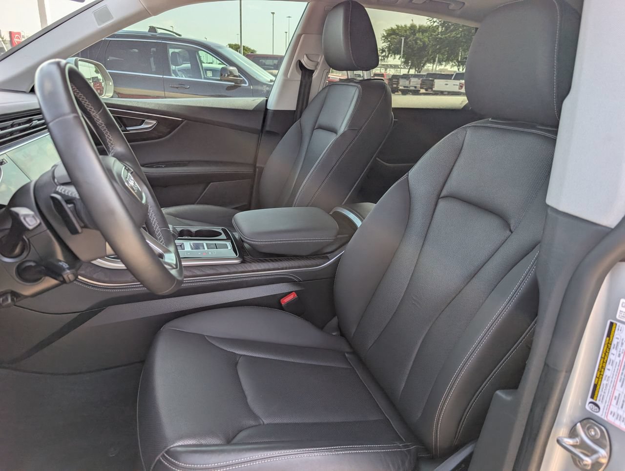 Used 2023 Audi Q8 Premium Plus w/ Premium Plus Package AWD/4WD image 23