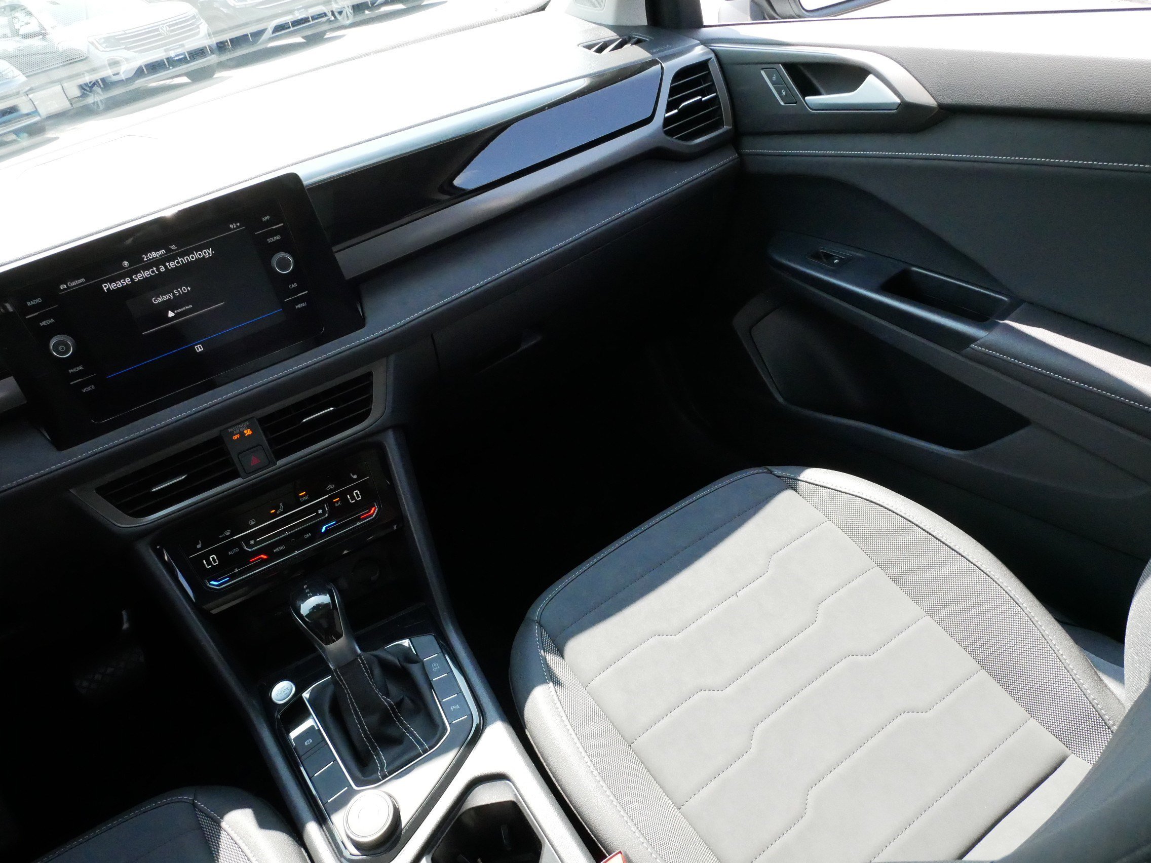Certified 2025 Volkswagen Taos SE AWD/4WD image 11