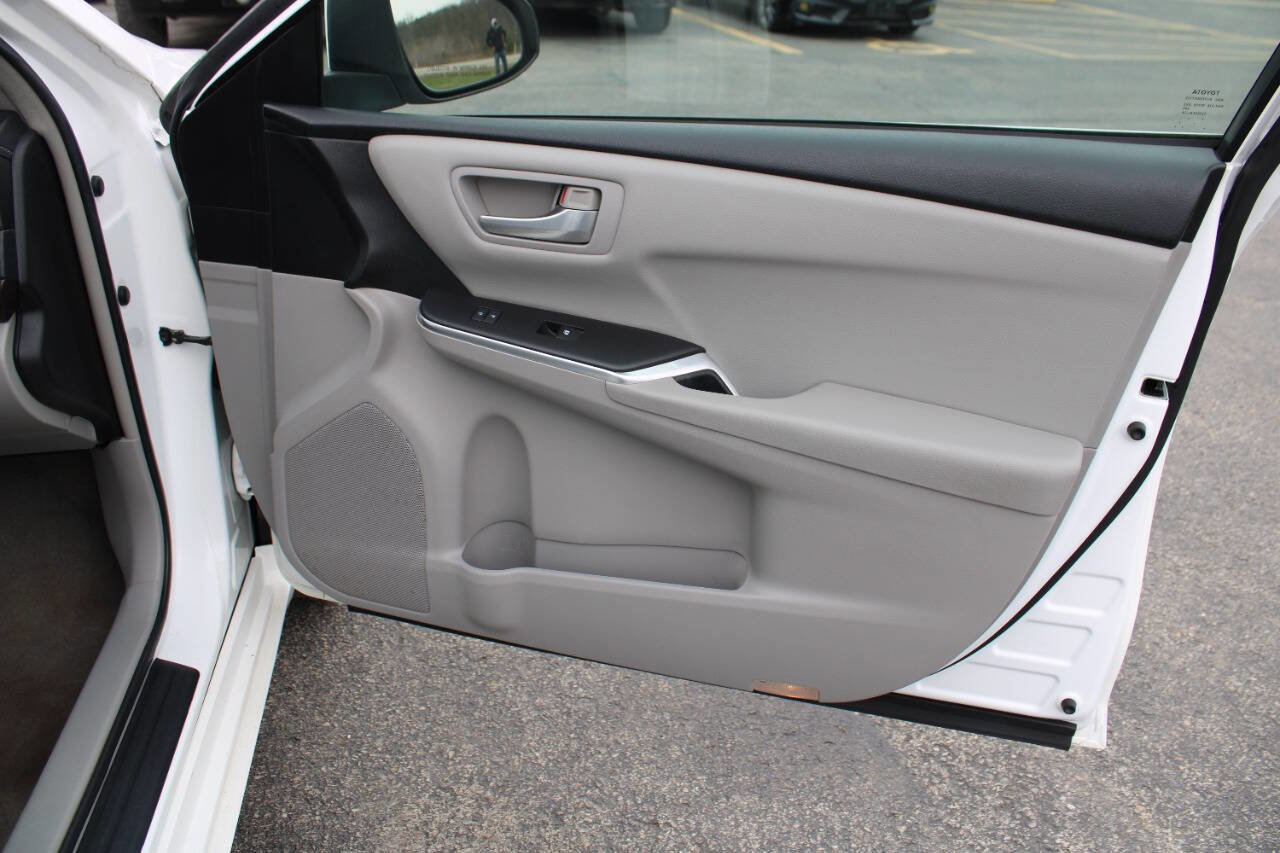 Used 2016 Toyota Camry LE image 36