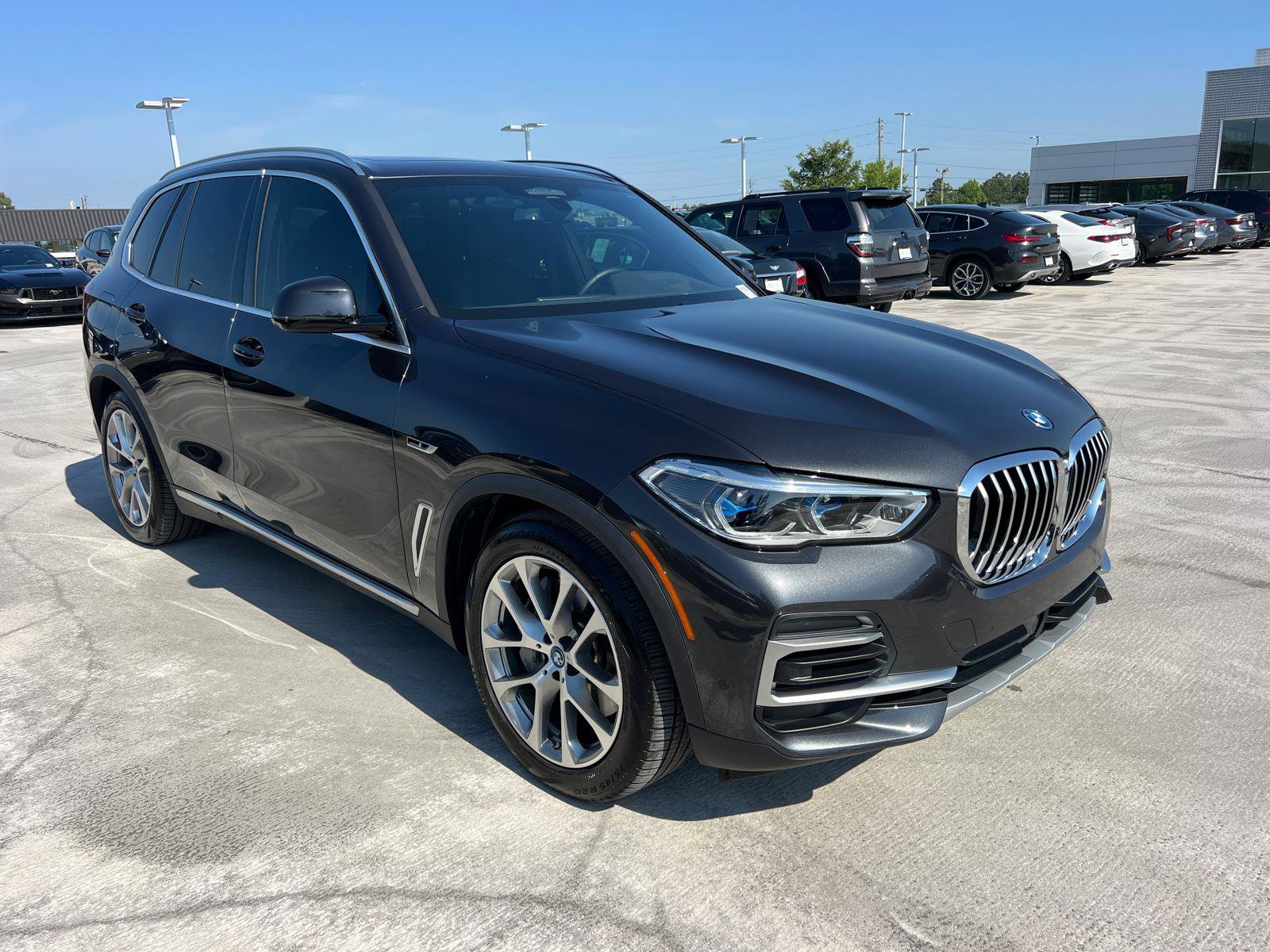 Used 2023 BMW X5 xDrive45e w/ Executive Package AWD/4WD image 3