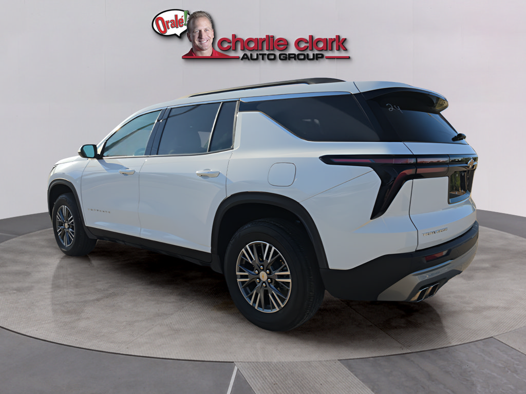 Used 2026 Chevrolet Traverse LT FWD image 3