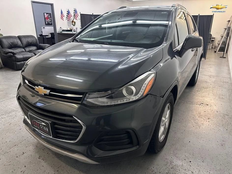 Used 2017 Chevrolet Trax LT w/ Driver Confidence Package FWD image 3