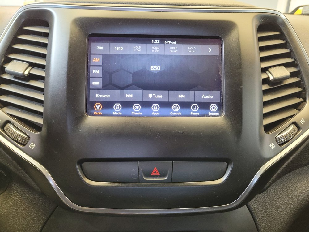 Used 2019 Jeep Cherokee Latitude w/ Cold Weather Group AWD/4WD image 25