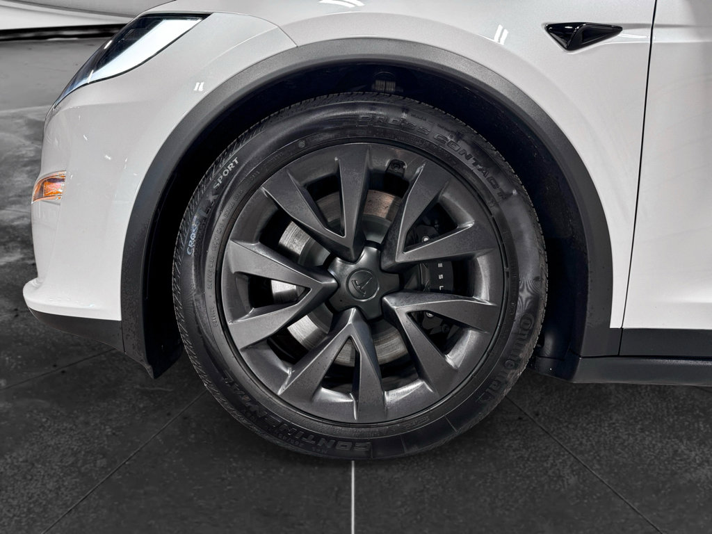 Used 2025 Tesla Model X image 30